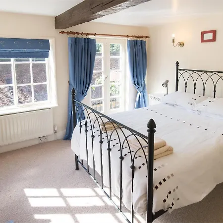 Holiday home 4 Bed In Hh090