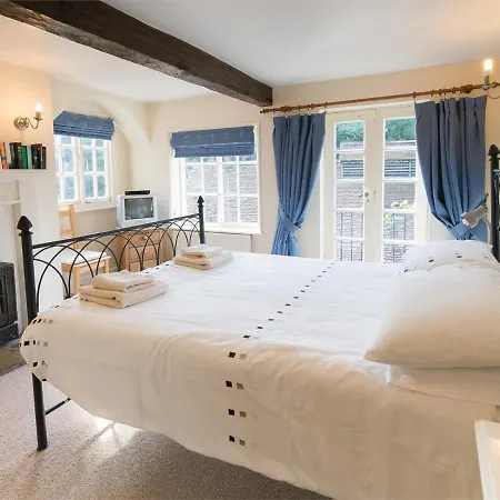 Holiday home 4 Bed In Hh090